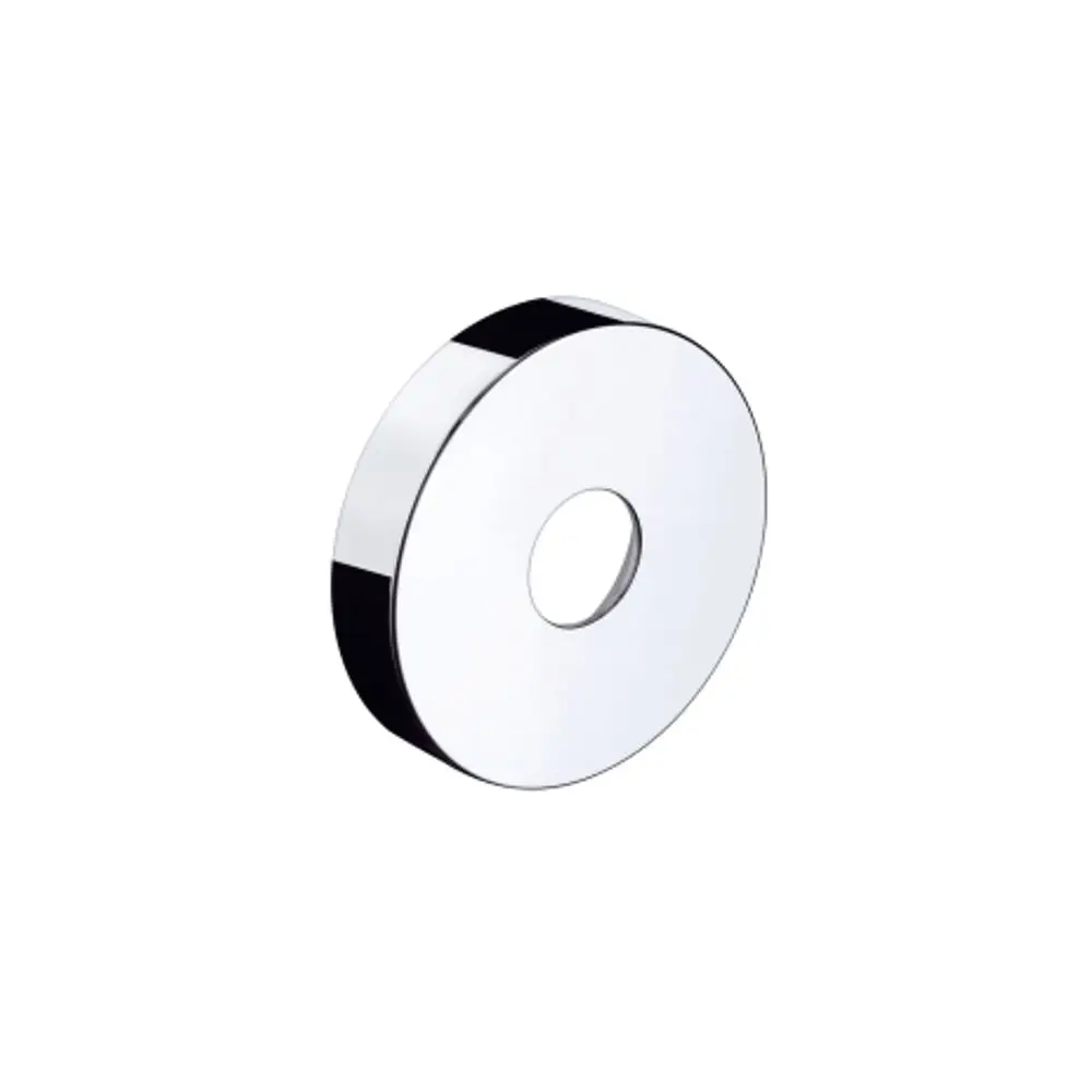 Hansgrohe Rosette in runder Form mit mittigem Loch in glänzendem Chrom-Finish. Eignet sich zur Abdeckung von Wandöffnungen für Brausearme.